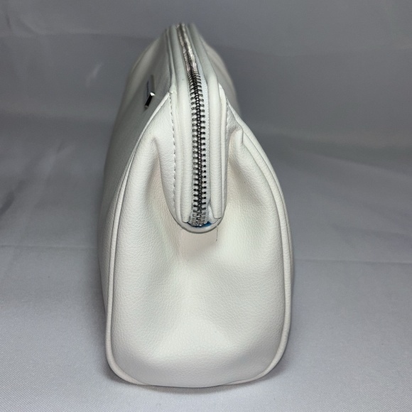 Rodan + Fields White PU Women's Cosmetics Travel Toiletry Bag - Picture 3 of 13